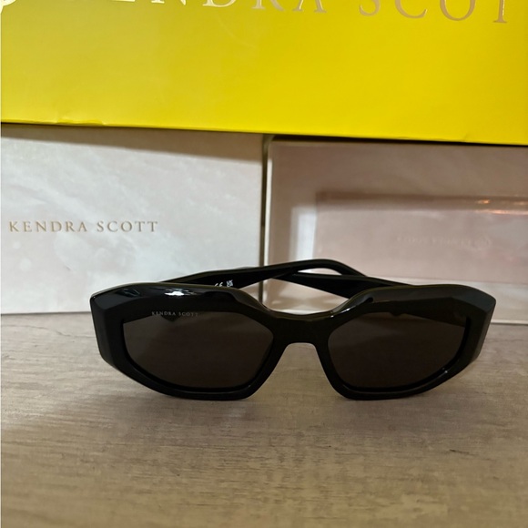 Brand NEW, Kendra Scott Black Rectangular Sunglasses, Danielle sunglasses - Picture 2 of 7
